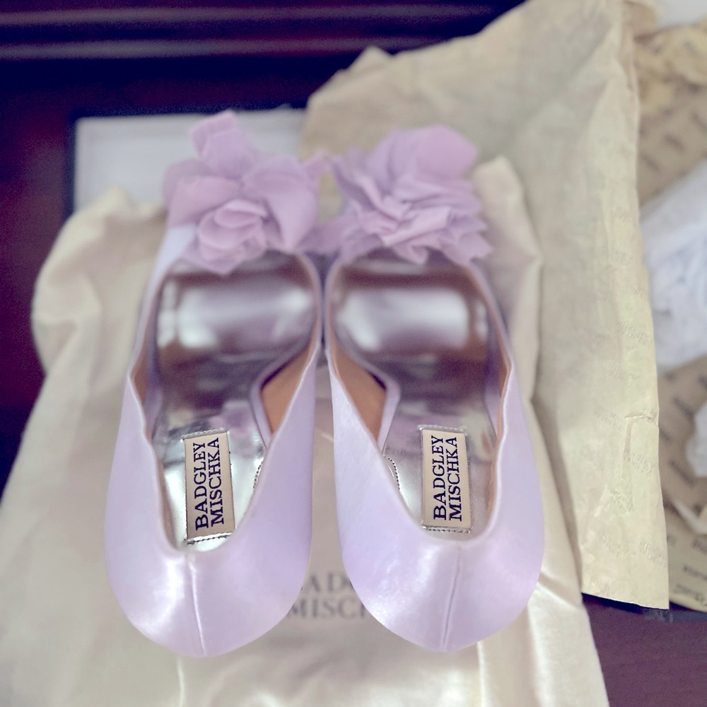 Badgley Michska Lavendar Satin Pumps - Picture 2 of 5